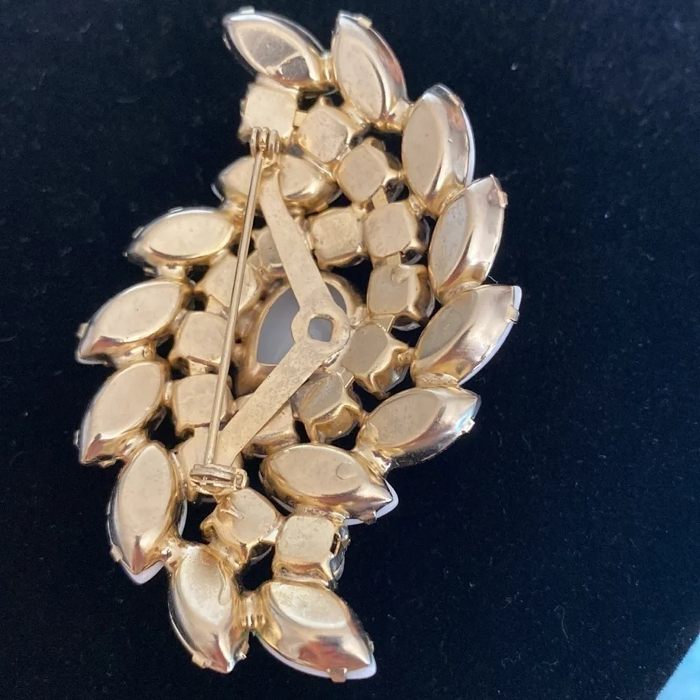 VINTAGE BROOCH